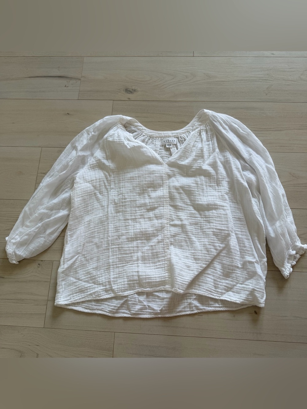 Velvet by Graham & Spencer White Textured V-Neck Peasant Blouse